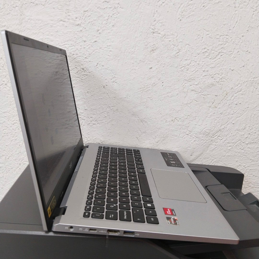 LAPTOP ACER ASPIRE 3 A315-24P-R625 (2023) 512 GB SSD 8 GB RAM (SEMINUEVO)