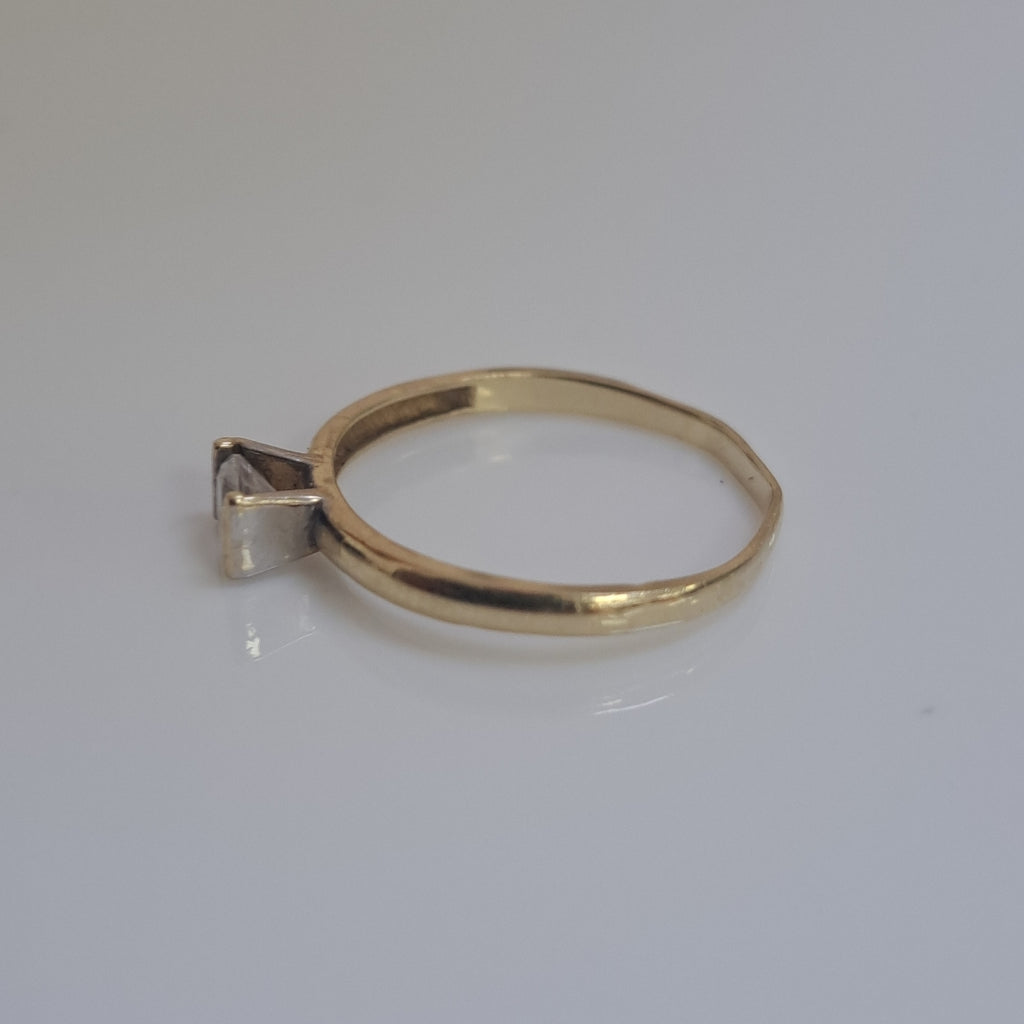 SOLITARIO ORO 10 K 1.3 GRMS (SEMINUEVO)