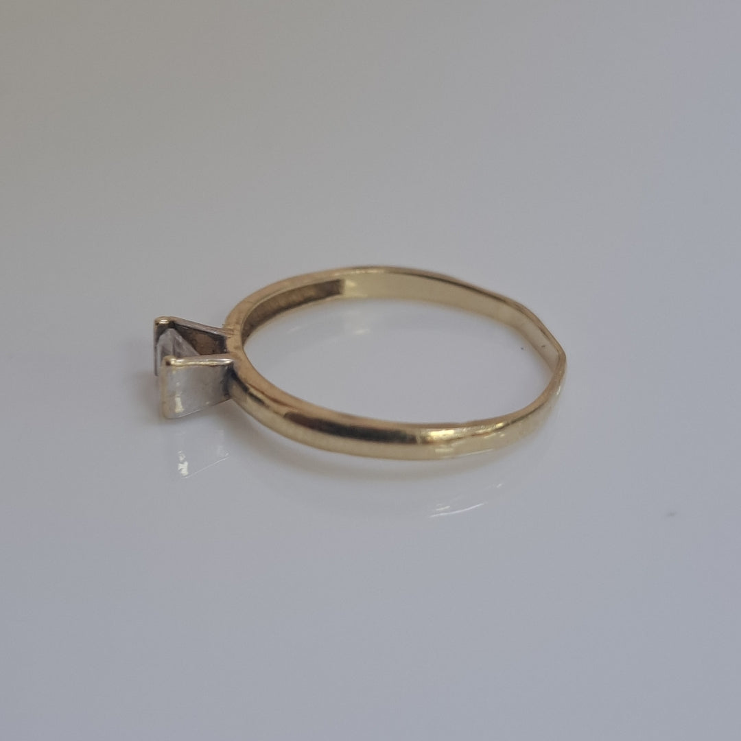 SOLITARIO ORO 10 K 1.3 GRMS (SEMINUEVO)