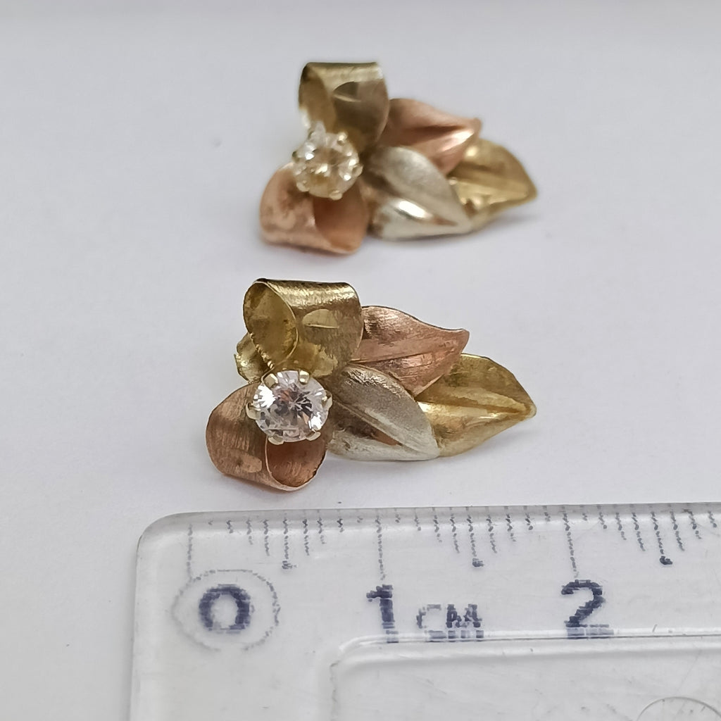 ARETES PAR ORO,ORO COMBINADO 8 K 1,70 GRMS (SEMINUEVO)