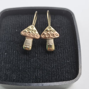 ARETES PAR ORO,ORO COMBINADO 10 K 0,60 GRMS (SEMINUEVO)