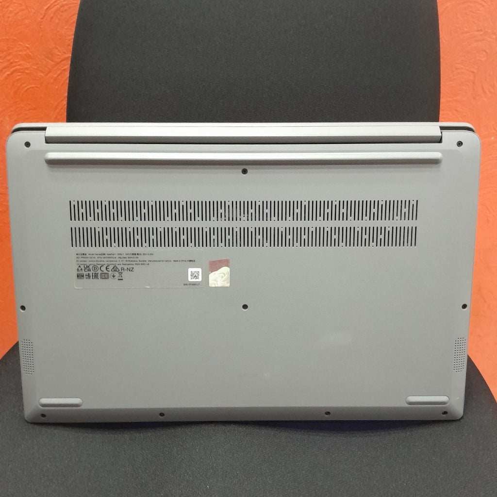 LAPTOP LENOVO IDEAPAD 1 15IGL7 (2024) 256 GB SSD 8 GB RAM (SEMINUEVO)
