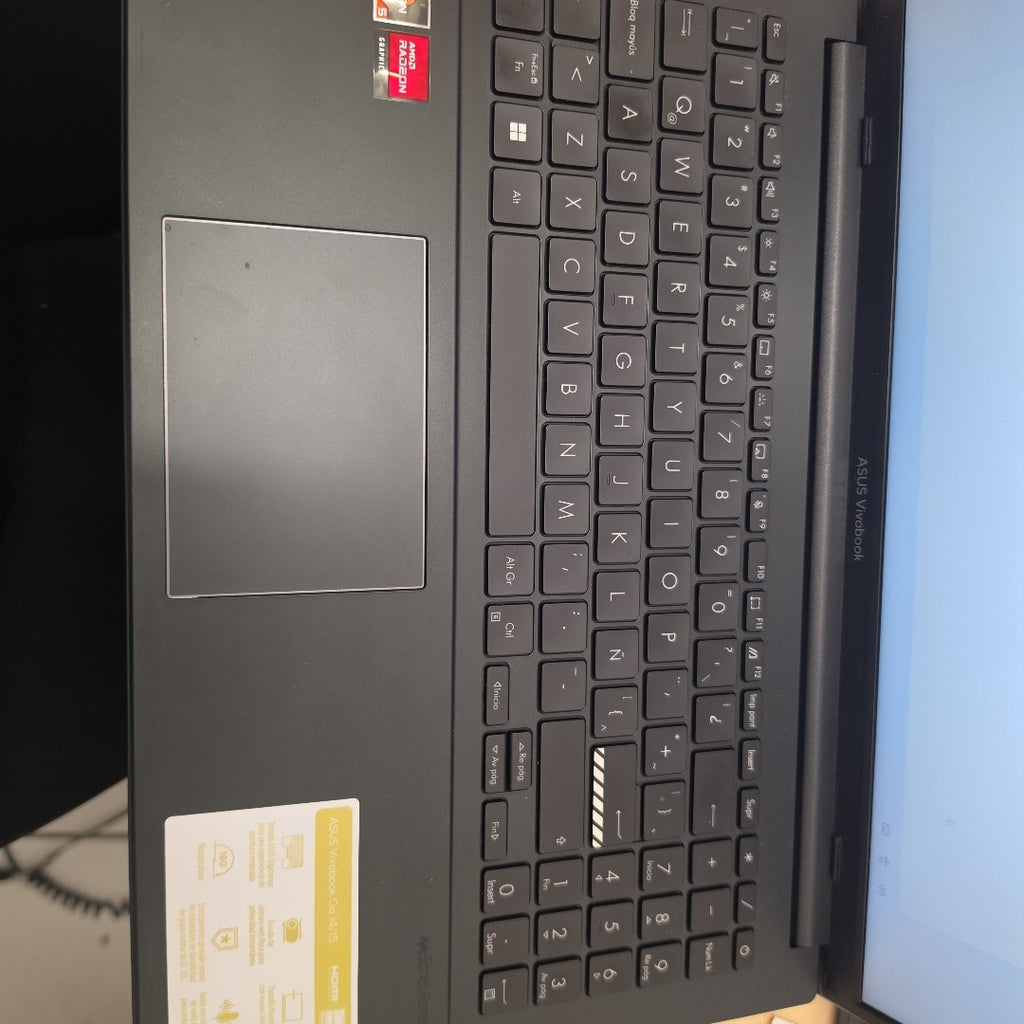 LAPTOP ASUS VIVOBOOK GO 15 E1504FA-NJ1561W (2025) 1 TB SSD 8 GB RAM (SEMINUEVO)