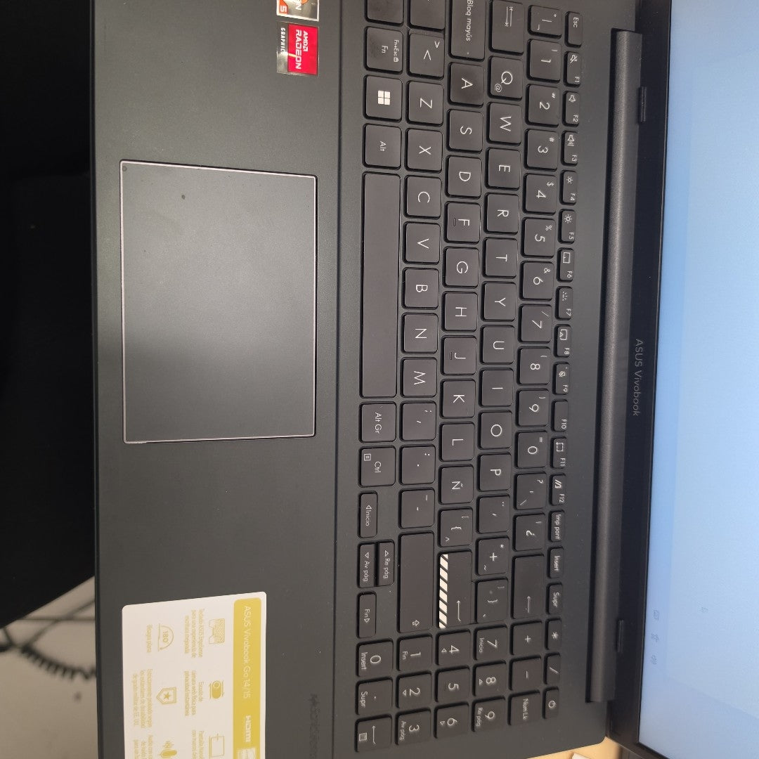 LAPTOP ASUS VIVOBOOK GO 15 E1504FA-NJ1561W (2025) 1 TB SSD 8 GB RAM (SEMINUEVO)