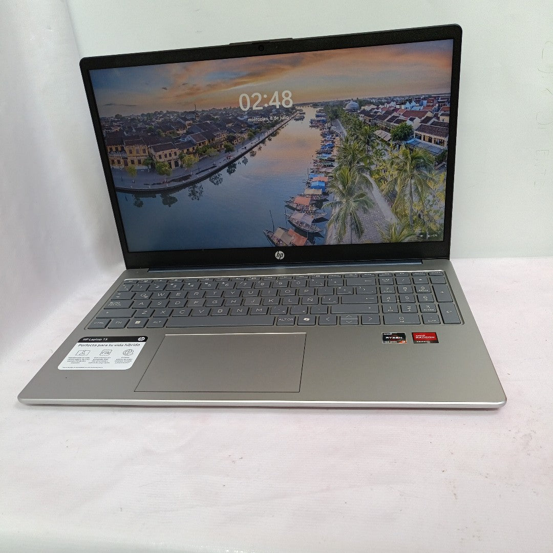 LAPTOP HP 15-FC0230LA (2025) 512 GB SSD 8 GB RAM (SEMINUEVO)