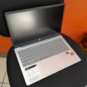 LAPTOP HP 14-EM0017LA (2024) 512 GB SSD 8 GB RAM (SEMINUEVO)