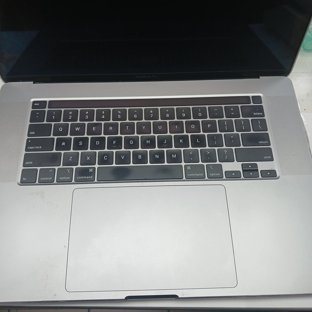 LAPTOP APPLE MACBOOK PRO 16" 2019 2.6 A2141 512 GB SSD 32 GB RAM (SEMINUEVO)
