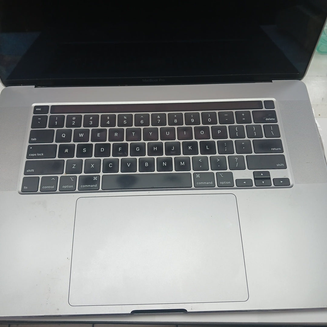 LAPTOP APPLE MACBOOK PRO 16" 2019 2.6 A2141 512 GB SSD 32 GB RAM (SEMINUEVO)