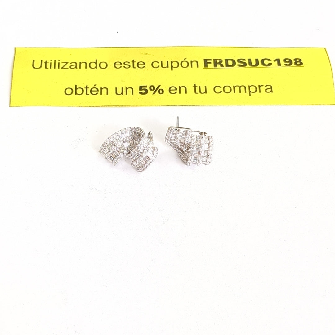 ARETES PAR ORO BLANCO 18 K 11.3 GRMS (SEMINUEVO)
