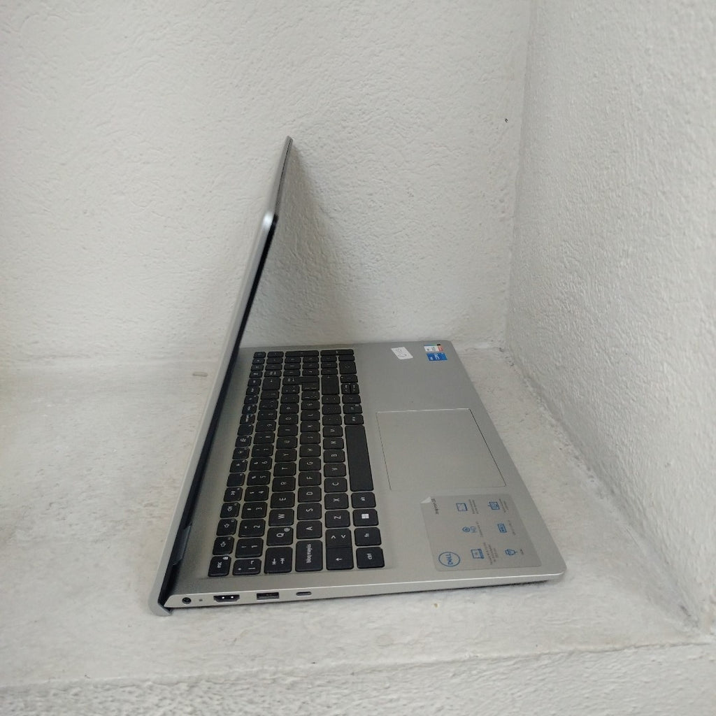 LAPTOP DELL INSPIRON 15 3530 (2025) 512 GB SSD 16 GB RAM (SEMINUEVO)