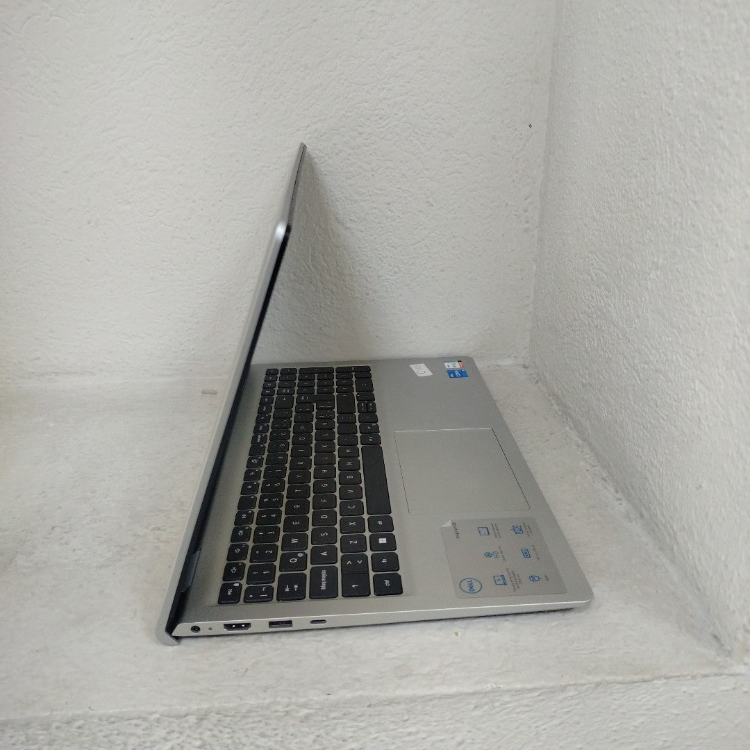 LAPTOP DELL INSPIRON 15 3530 (2025) 512 GB SSD 16 GB RAM (SEMINUEVO)