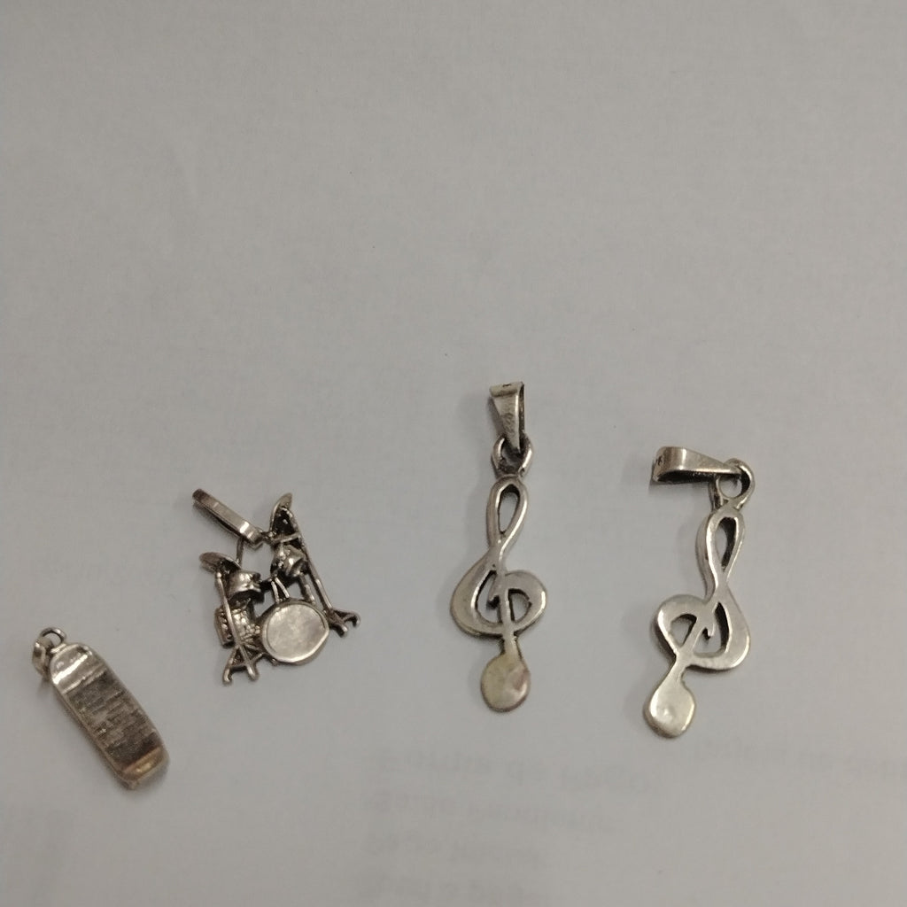 CADENA, DIJE PLATA 15.3 GRMS (SEMINUEVO)