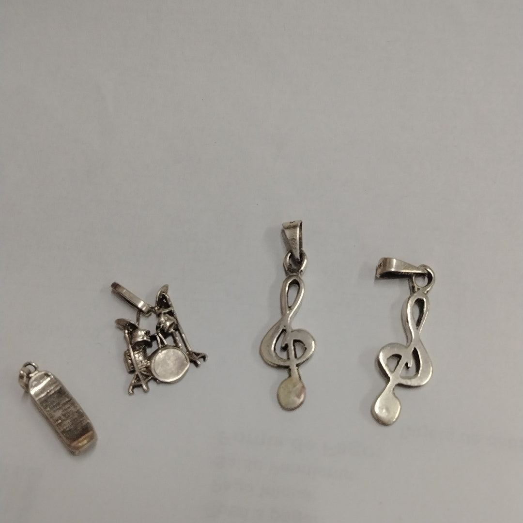 CADENA, DIJE PLATA 15.3 GRMS (SEMINUEVO)