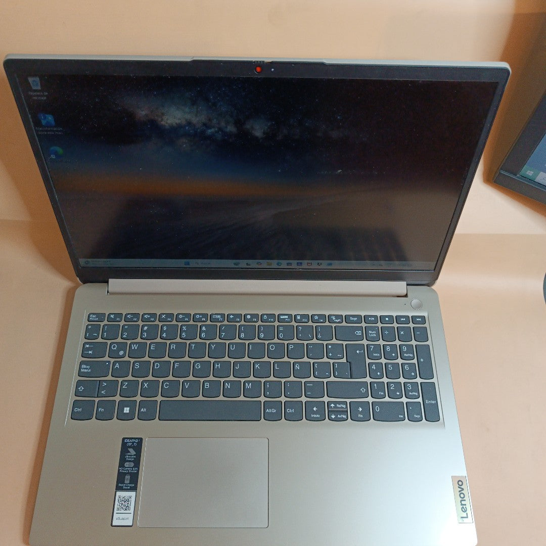 LAPTOP LENOVO IDEAPAD 1 15AMN7 (2024) 256 GB SSD 8 GB RAM (SEMINUEVO)