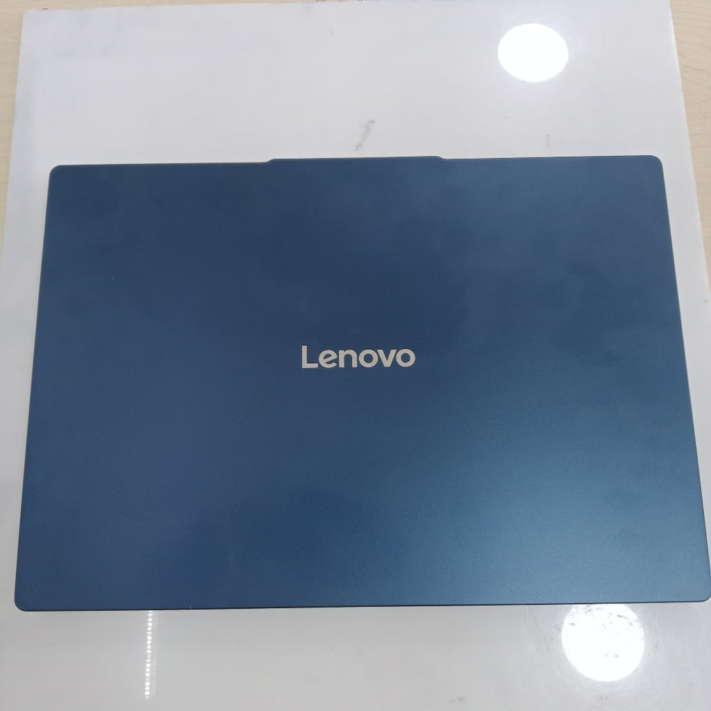 LAPTOP LENOVO IDEAPAD SLIM 3 15IRH10 (2025) 1 TB SSD 24 GB RAM (SEMINUEVO)