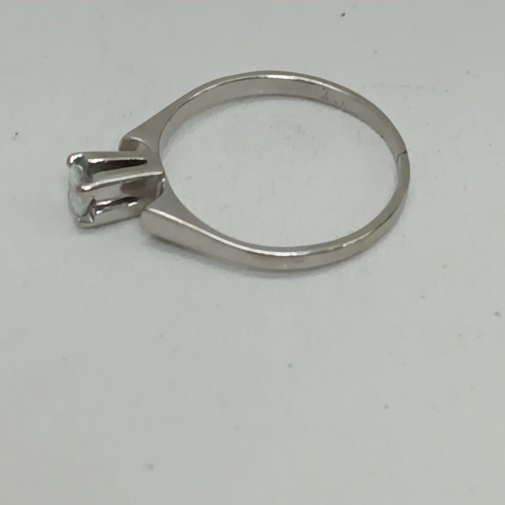 SOLITARIO ORO BLANCO 18 K 2.5 GRMS (SEMINUEVO)