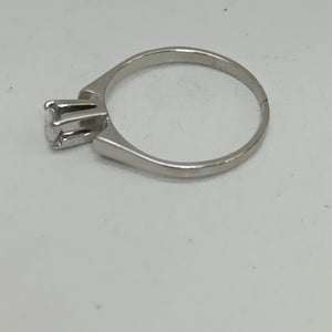 SOLITARIO ORO BLANCO 18 K 2.5 GRMS (SEMINUEVO)