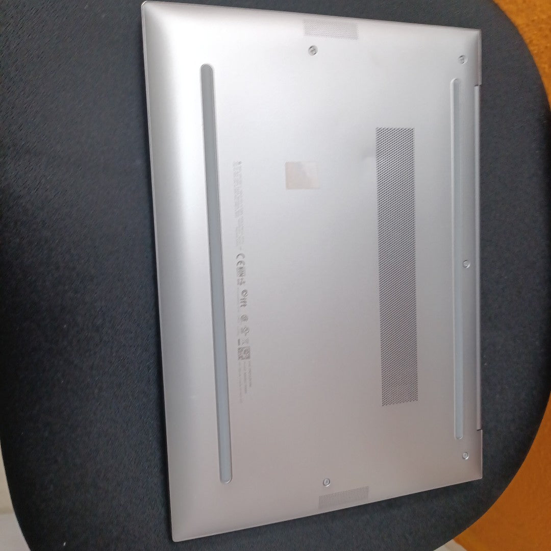 LAPTOP HP ZBOOK FIREFLY 14 G11 (2024) 512 GB SSD 16 GB RAM (SEMINUEVO)