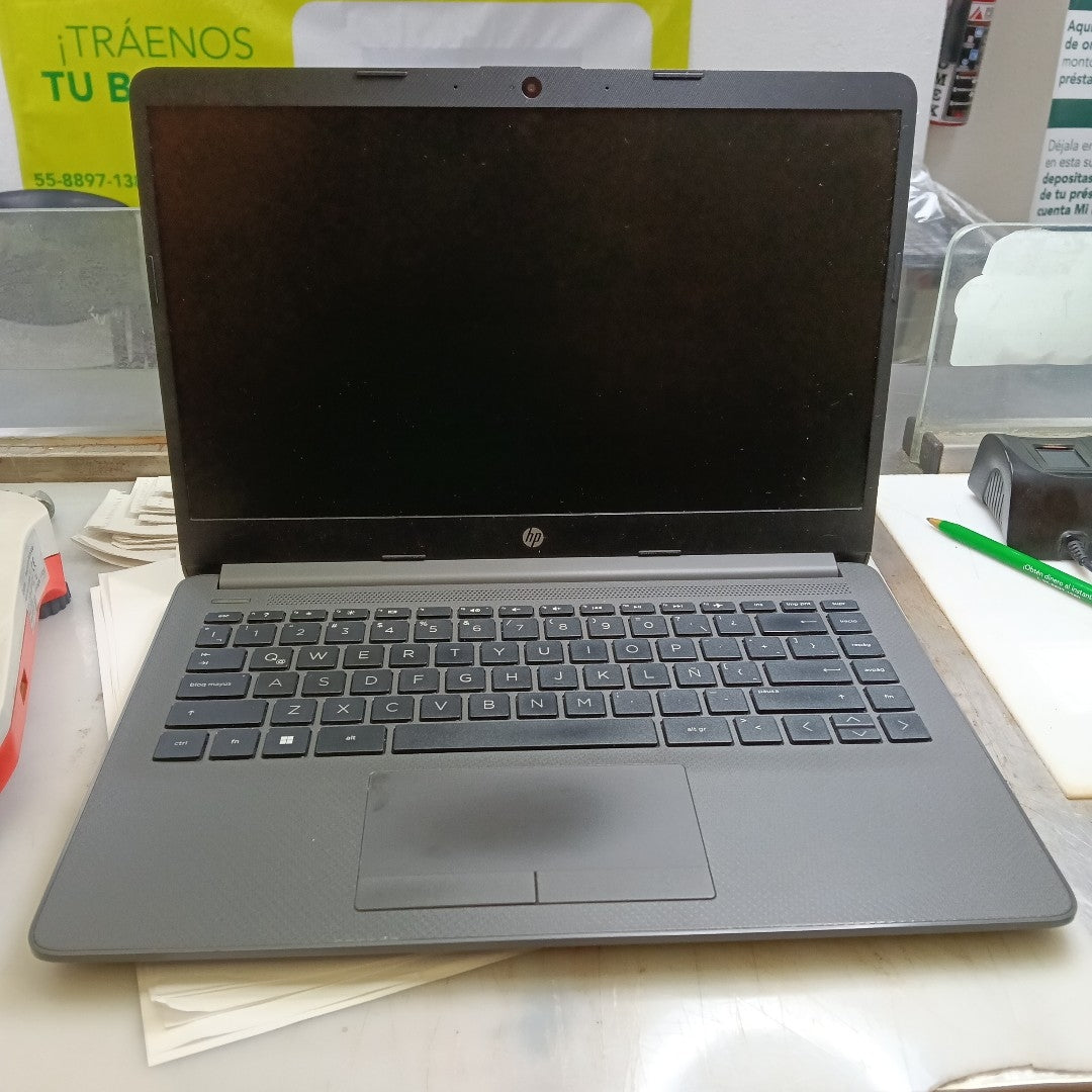LAPTOP HP 245 G9 (2023) 256 GB SSD 8 GB RAM (SEMINUEVO)