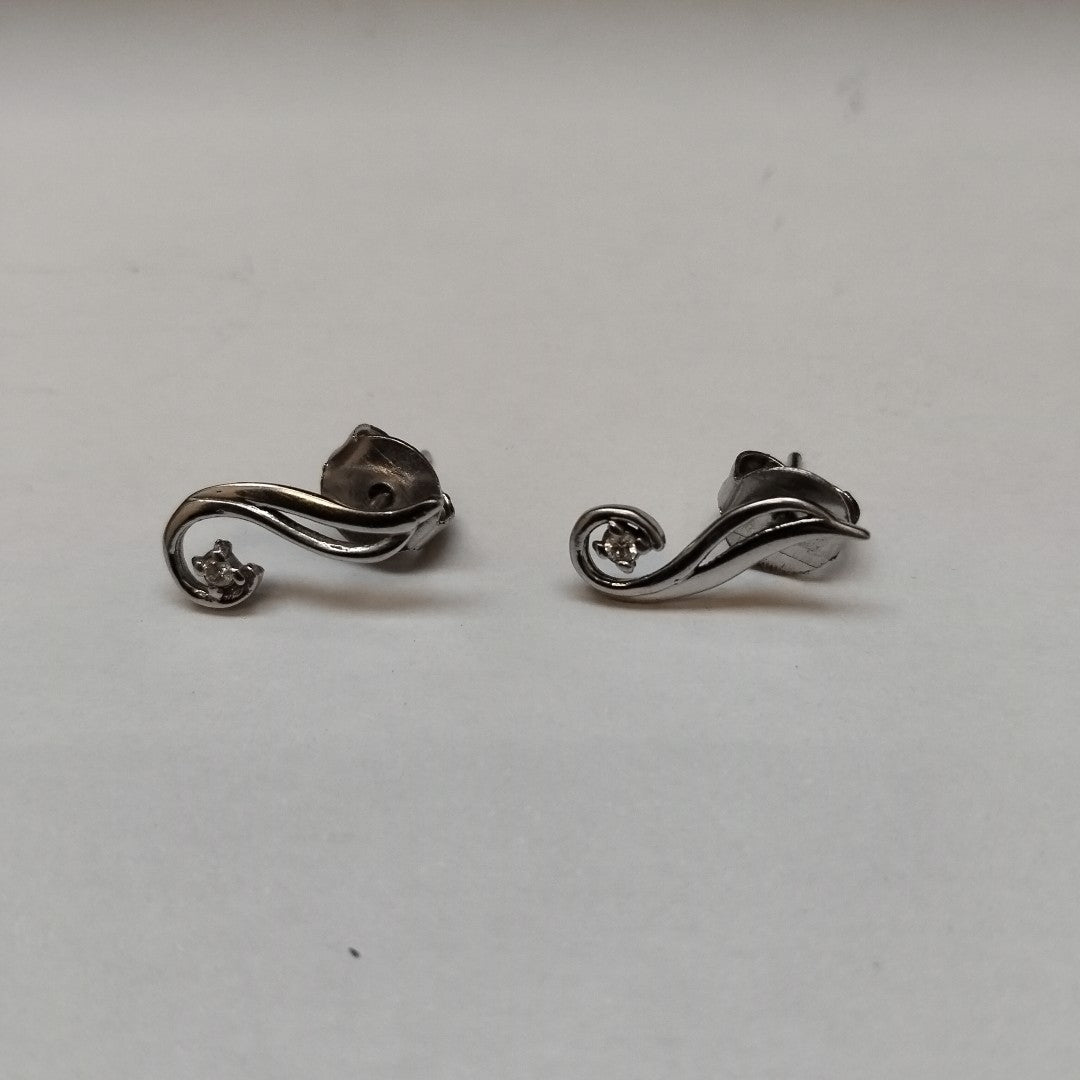 ARETES PAR ORO, ORO BLANCO 14 K 1.7 GRMS (SEMINUEVO)