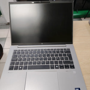 LAPTOP HP ZBOOK FIREFLY 14 G11 (2024) 512 GB SSD 16 GB RAM (SEMINUEVO)