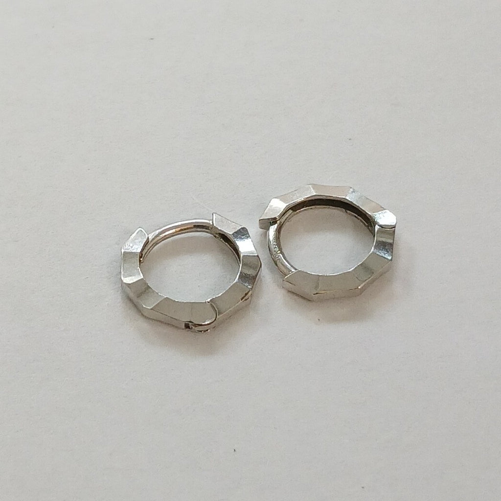 ARRACADAS PAR ORO BLANCO 10 K 0.6 GRMS (SEMINUEVO)