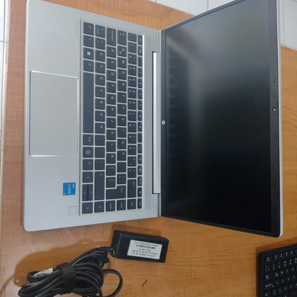 LAPTOP HP PROBOOK 440 G10 (2024) 512 GB SSD 16 GB RAM (SEMINUEVO)