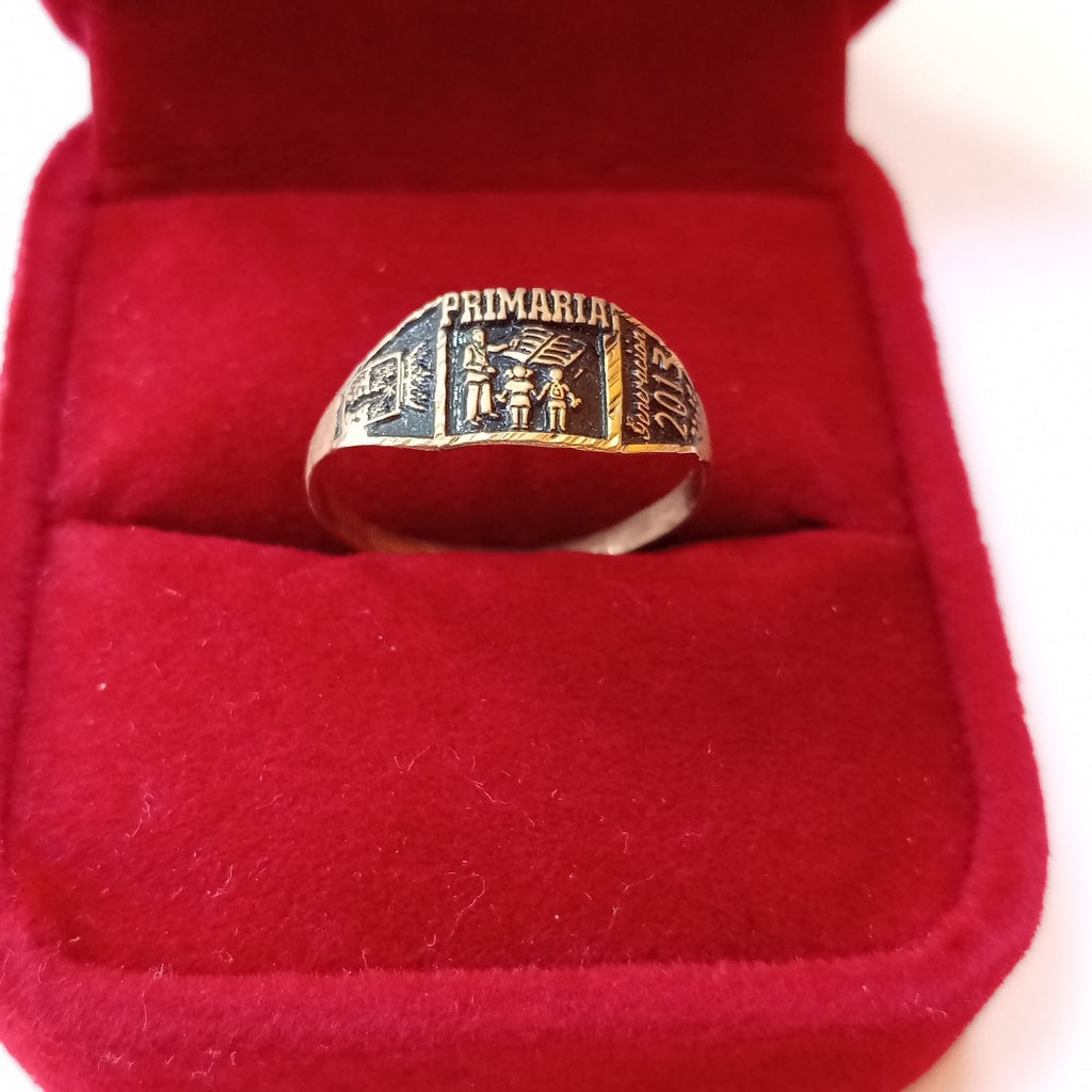 ANILLO DE GRADUACIÓN ORO 8 K 0.9 GRMS (SEMINUEVO)