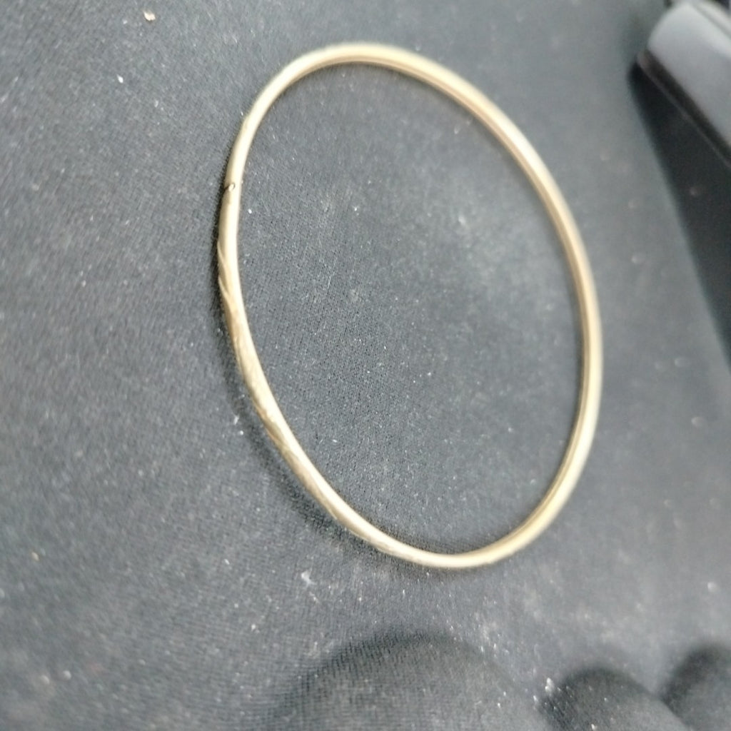 PULSERA RIGIDA ORO 10 K 3.5 GRMS (SEMINUEVO)