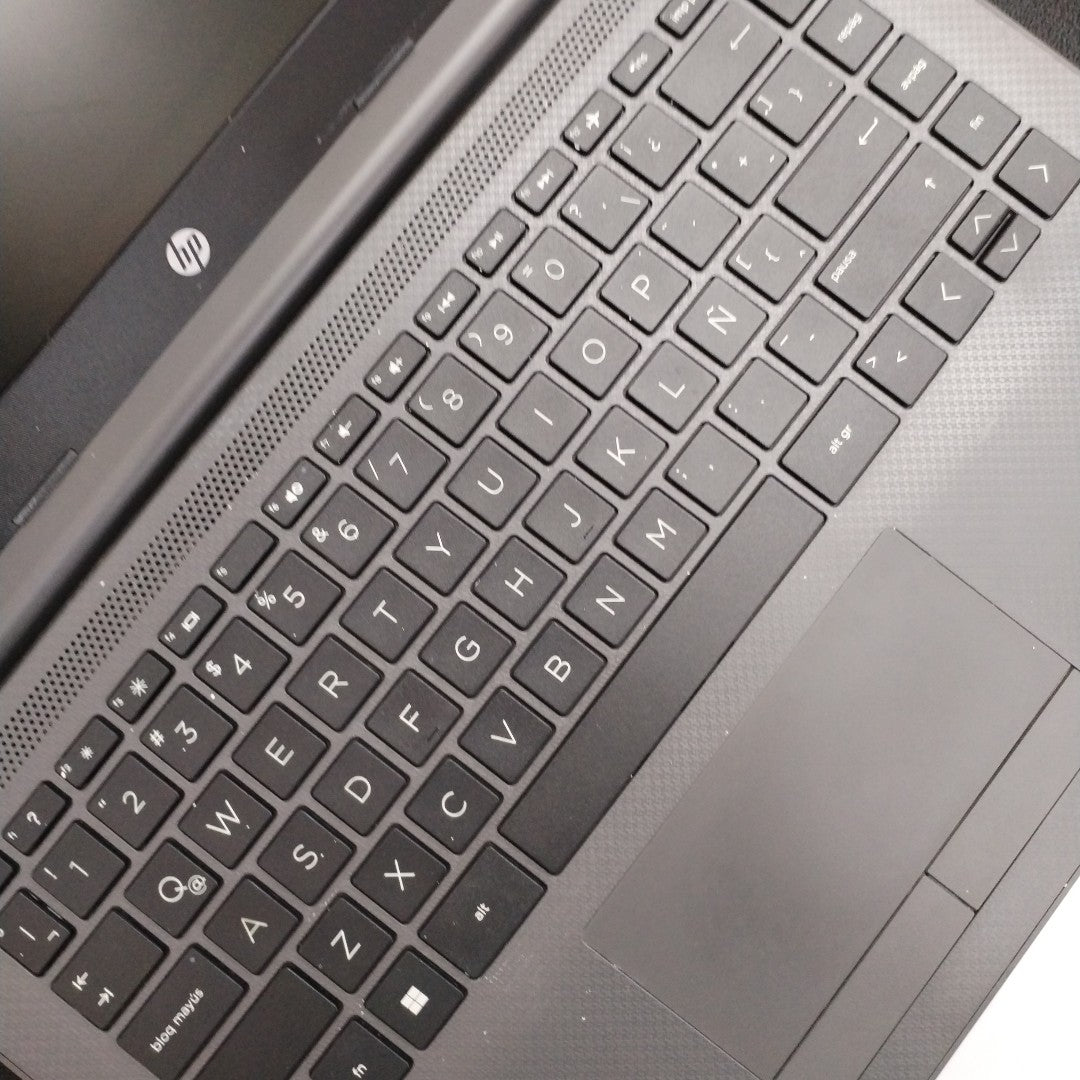 LAPTOP HP 245 G9 (2023) 256 GB SSD 8 GB RAM (SEMINUEVO)