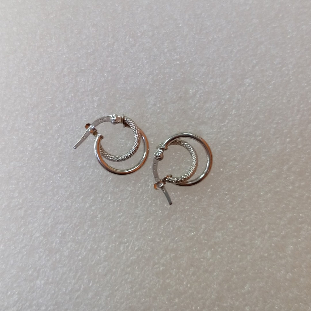 ARRACADAS PAR ORO BLANCO 14 K 1 GRMS (SEMINUEVO)