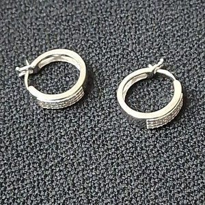 ARRACADAS PAR ORO BLANCO 10 K 3.6 GRMS (SEMINUEVO)