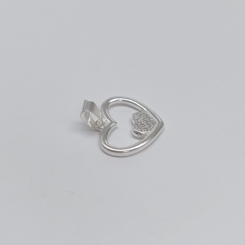 DIJE CORAZON C/CIRCONIAS PLATA .925 2.5 GR (NUEVO)