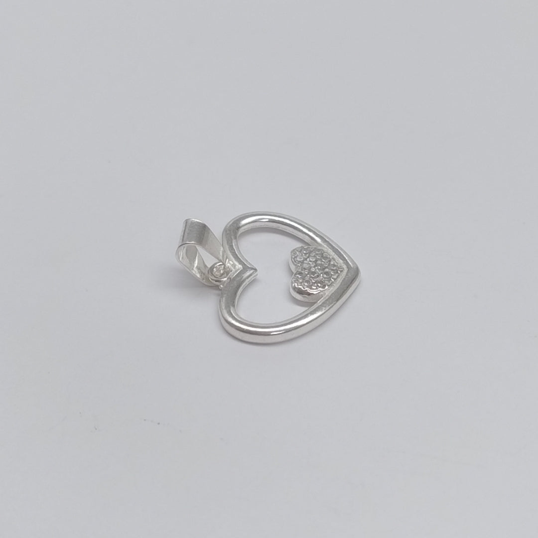 DIJE CORAZON C/CIRCONIAS PLATA .925 2.5 GR (NUEVO)