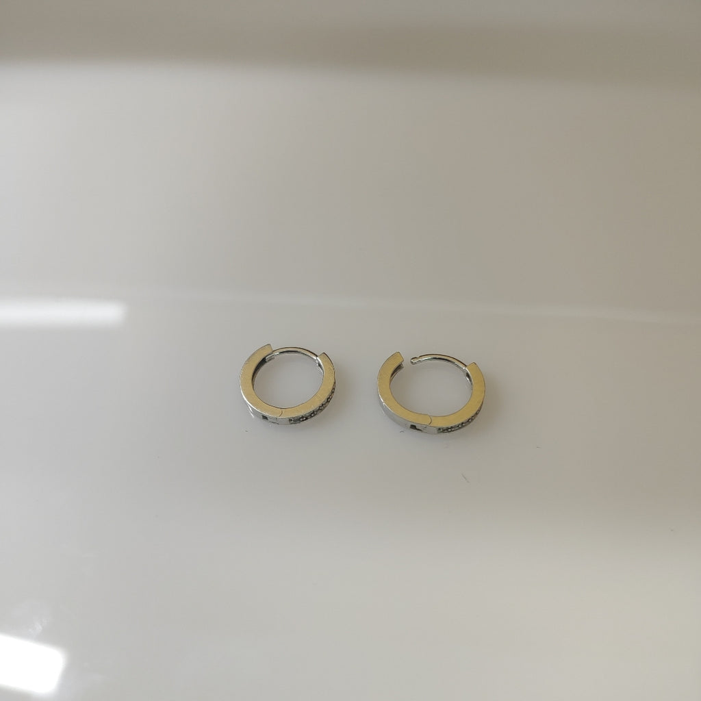ARRACADAS PAR ORO BLANCO 14 K 1.6 GRMS (SEMINUEVO)