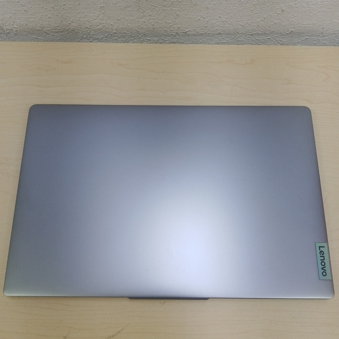 LAPTOP LENOVO IDEAPAD SLIM 3 15IRU8 (2025) 512 GB SSD 8 GB RAM (SEMINUEVO)