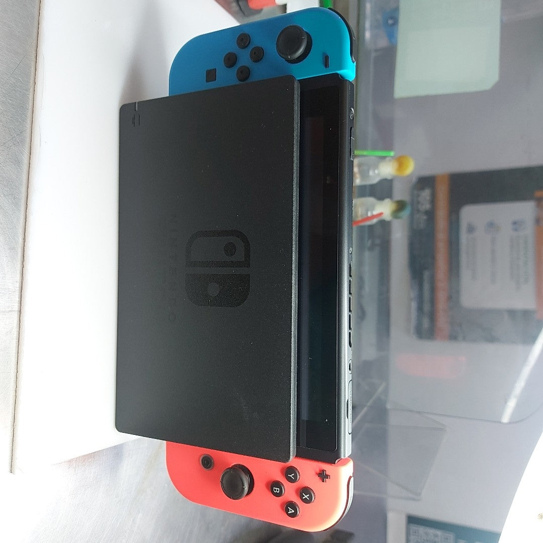 CONSOLA DE VIDEOJUEGO NINTENDO SWITCH 32 GB (SEMINUEVO)