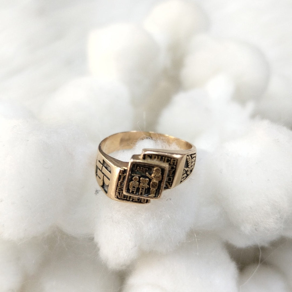 ANILLO CONMEMORATIVO ORO 14 K 5.8 GRMS (SEMINUEVO)