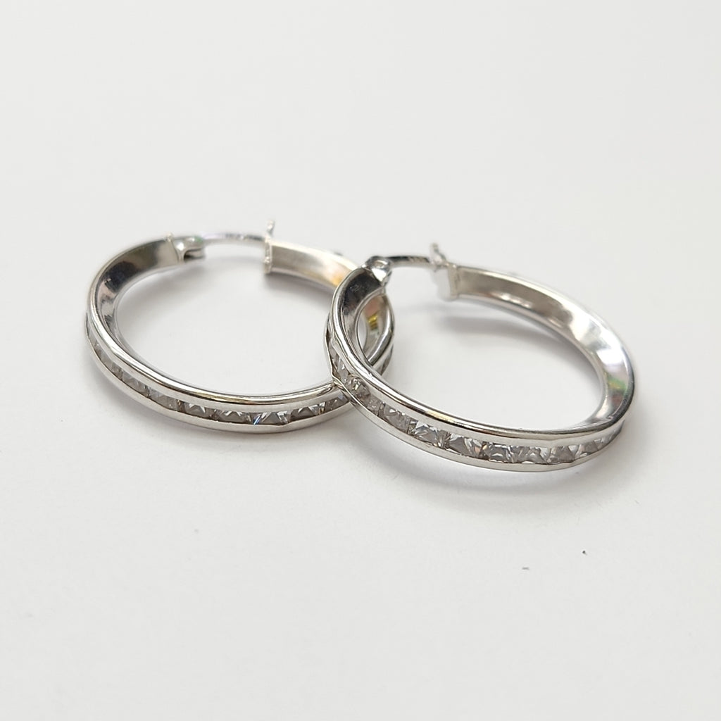 ARRACADAS PAR ORO BLANCO 14 K 2.9 GRMS (SEMINUEVO)