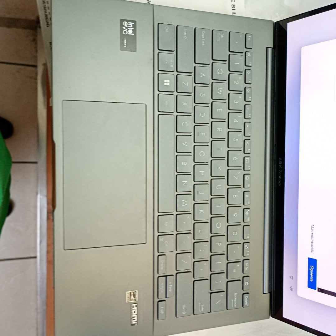 LAPTOP ASUS ZENBOOK 14 Q425M (2024) 1 TB SSD 16 GB RAM (SEMINUEVO)