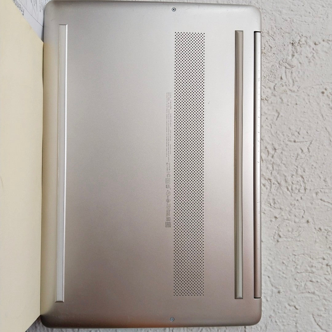 LAPTOP HP 15-EF2518LA (2023) 256 GB SSD 12 GB RAM (SEMINUEVO)