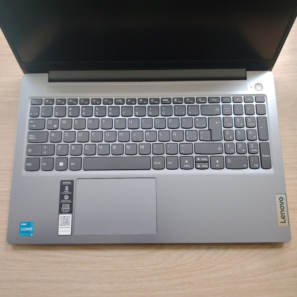 LAPTOP LENOVO IDEAPAD SLIM 3 15IRU8 (2025) 512 GB SSD 8 GB RAM (SEMINUEVO)
