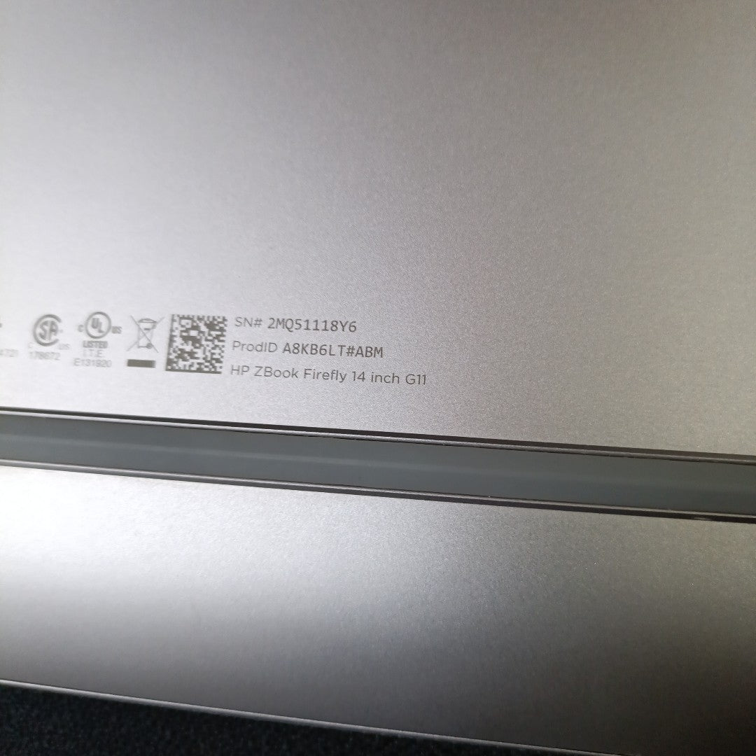 LAPTOP HP ZBOOK FIREFLY 14 G11 (2024) 512 GB SSD 16 GB RAM (SEMINUEVO)