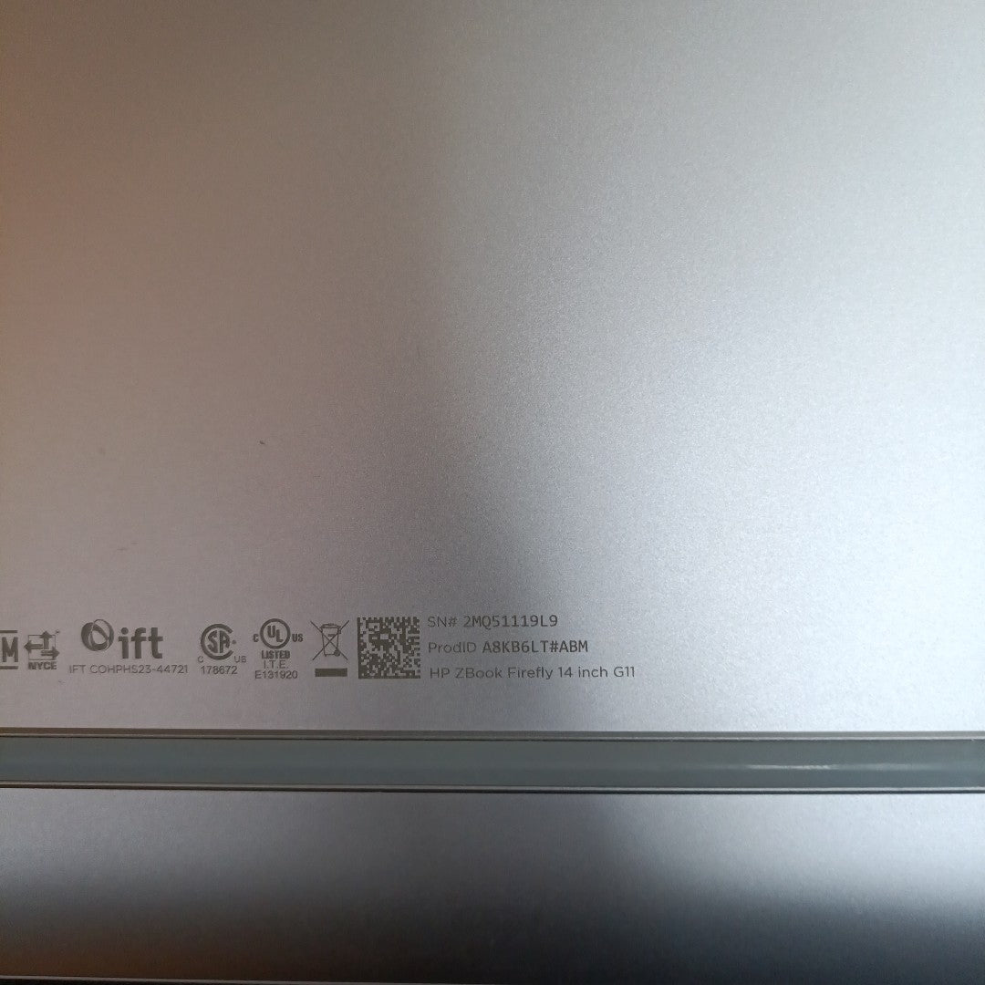 LAPTOP HP ZBOOK FIREFLY 14 G11 (2024) 512 GB SSD 16 GB RAM (SEMINUEVO)