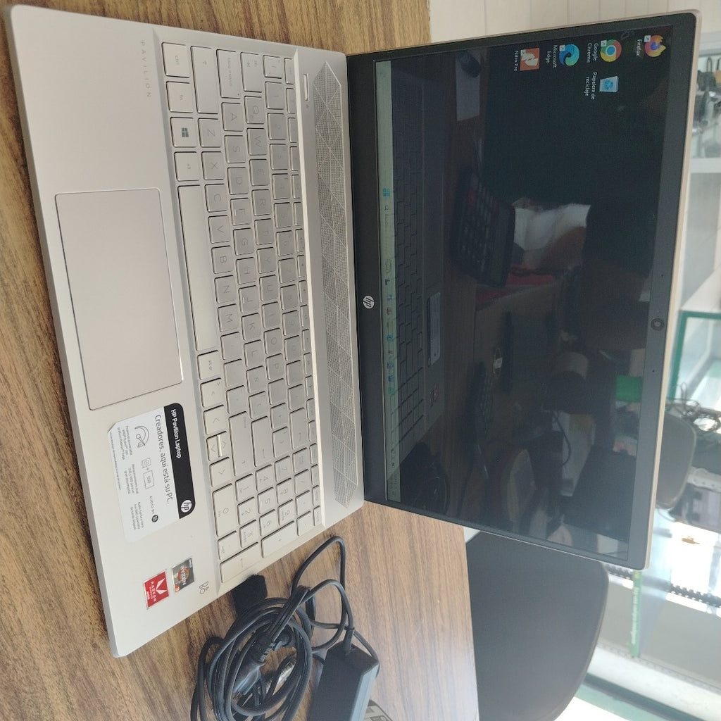 LAPTOP HP PAVILION 15-CW1012LA (2023) 1 TB + 128 GB SSD 12 GB RAM (SEMINUEVO)