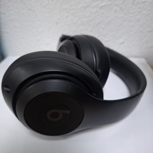 AUDIFONOS BEATS STUDIO PRO INALAMBRICO OVER EAR (SEMINUEVO)