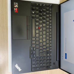 LAPTOP LENOVO THINKPAD E16 GEN 1 (2024) 1 TB SSD 40 GB RAM (SEMINUEVO)