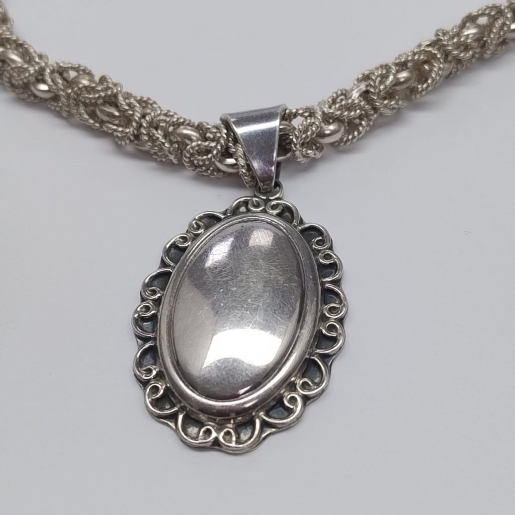 BROQUELES PAR,GARGANTILLA PLATA 125,50 GRMS (SEMINUEVO)