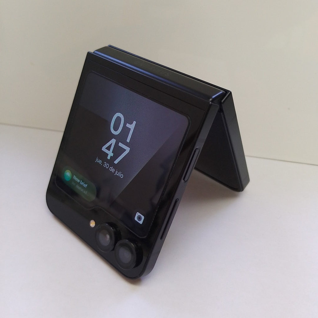 CELULAR SAMSUNG GALAXY Z FLIP7 FE SM-F761B (2025) 128 GB 8 GB RAM (SEMINUEVO)