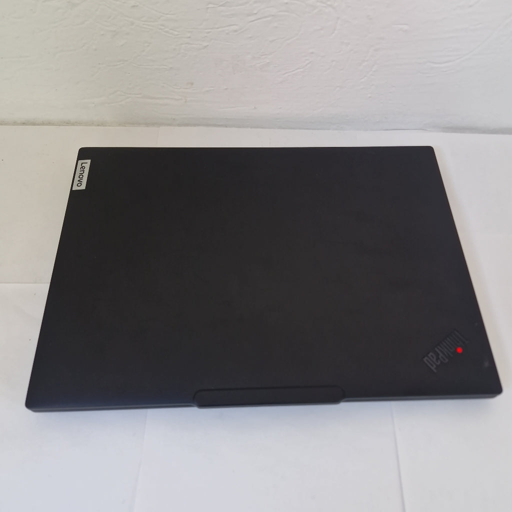 LAPTOP LENOVO THINKPAD T14 GEN 5 (2024) 1 TB SSD 32 GB RAM (SEMINUEVO)